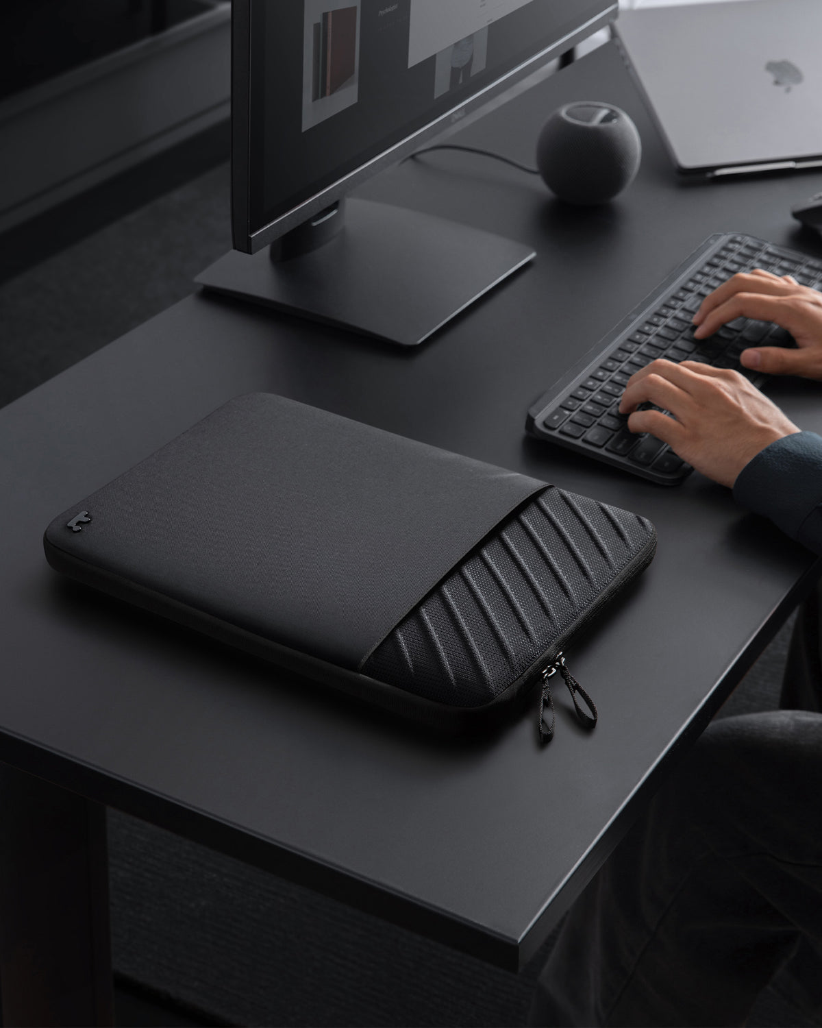 Tomtoc Voyage-A10 Laptop Sleeve For Macbook 16 Inch