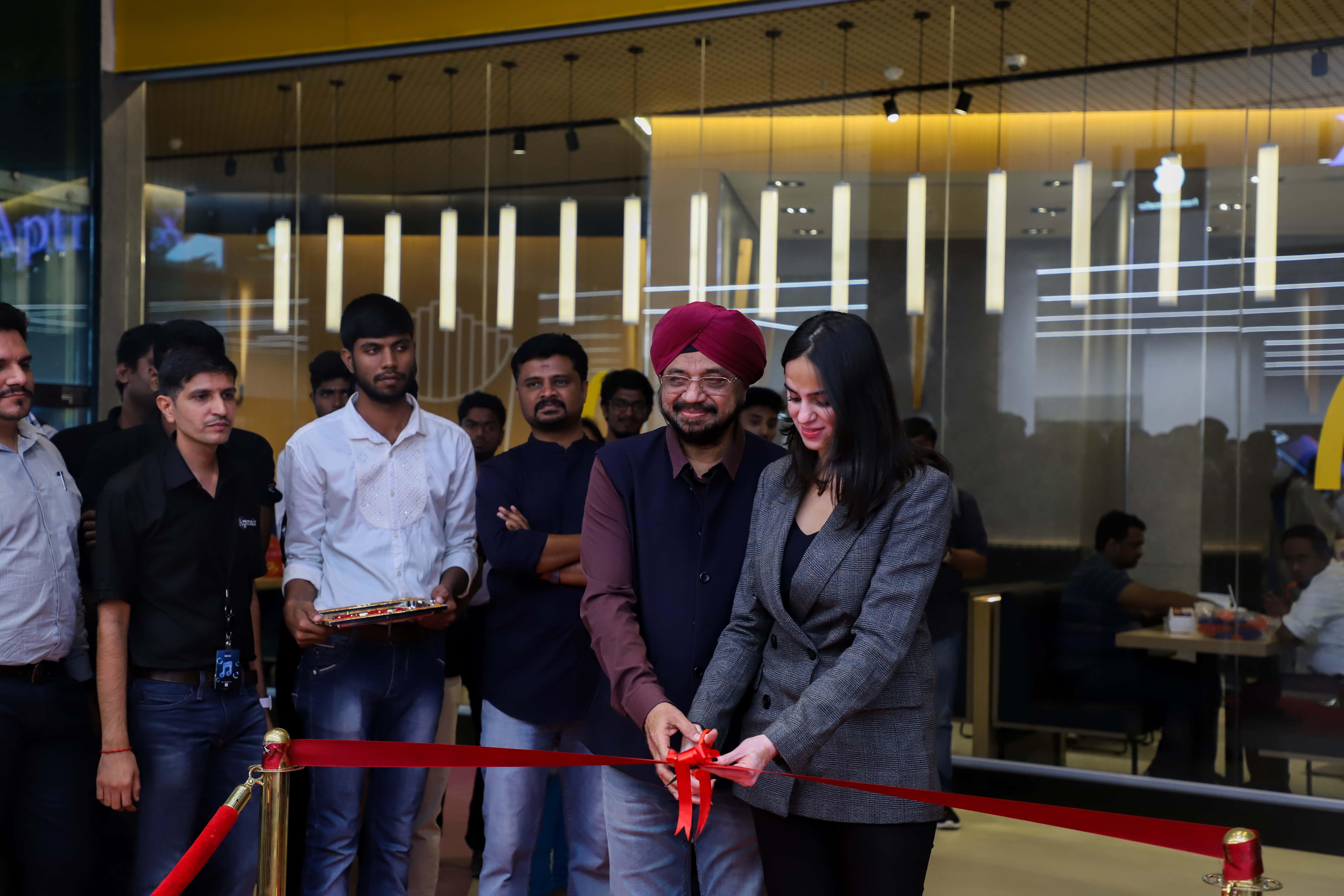 Aptronix Launches India’s Largest Apple Premium Reseller store 