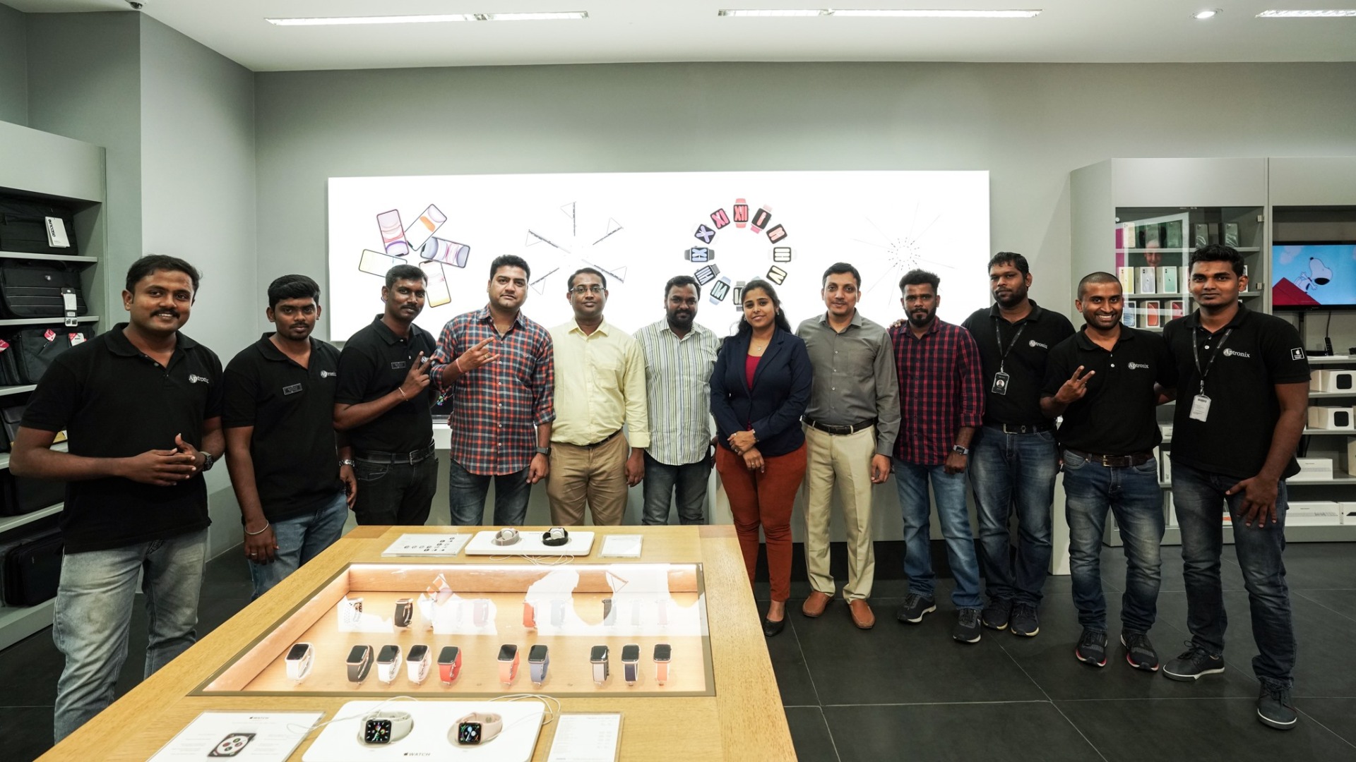 Karishma at the unveiling of Aptronix — the largest Apple Premium Reseller  store in India - Photogallery