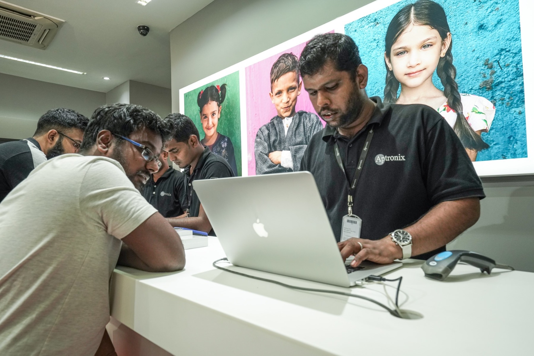 iphone  chennai store lauch